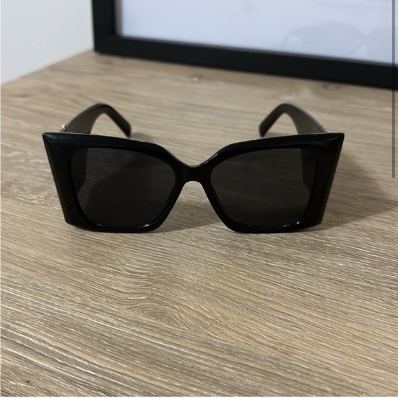 Fashion Inspired Sunglasses new - Picture 2 of 2